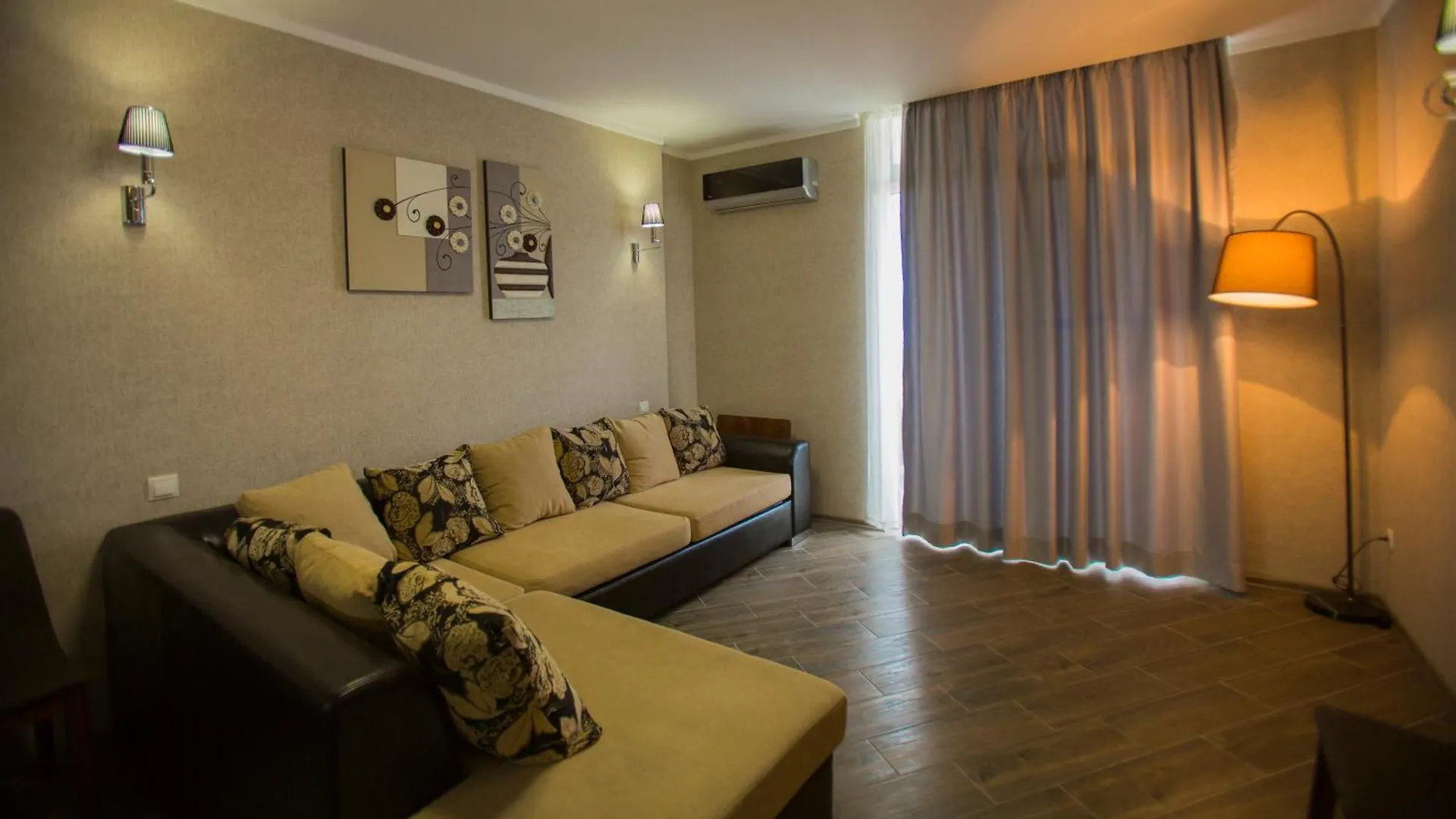 Soho Apartments 巴统 0*,